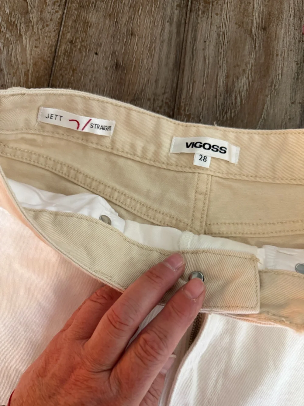 Vigoss Jett Straight Two-Tone Jeans in Cream & White - Picture 5 of 13